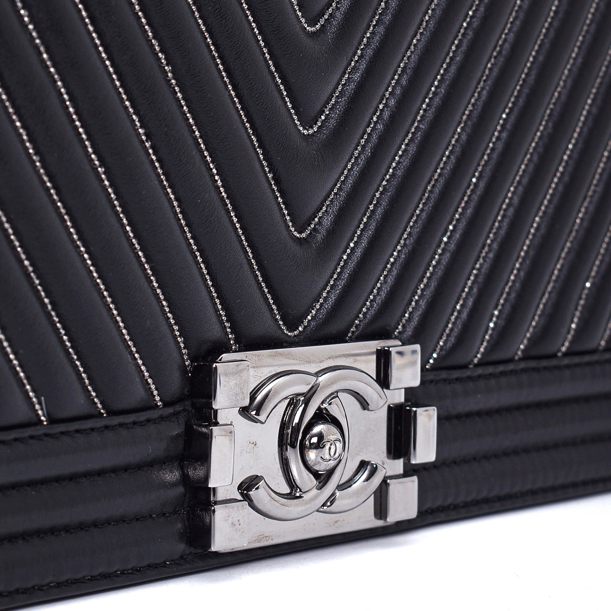 Chanel - Black Chevron Lambskin Leather Medium Boy Bag 